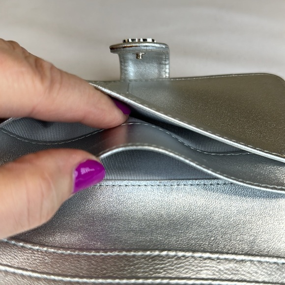 CHANEL CC Metallic Silver Snap Closure Med., Box, Made in Italy, Series #15 2011 - Picture 16 of 17